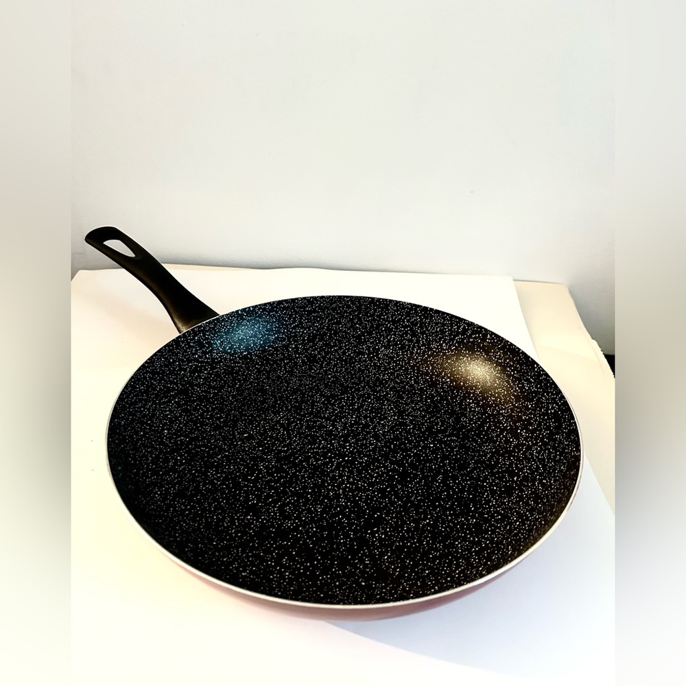 Naturapiu 11 Inch Nonstick Frying Pan Made in Italy Stone Speckle, red outer new